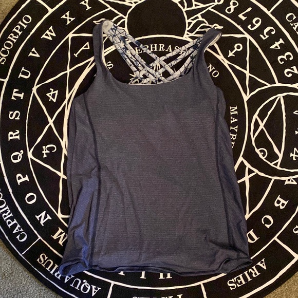 Lululemon Wild Tank - size 4 - Picture 4 of 5
